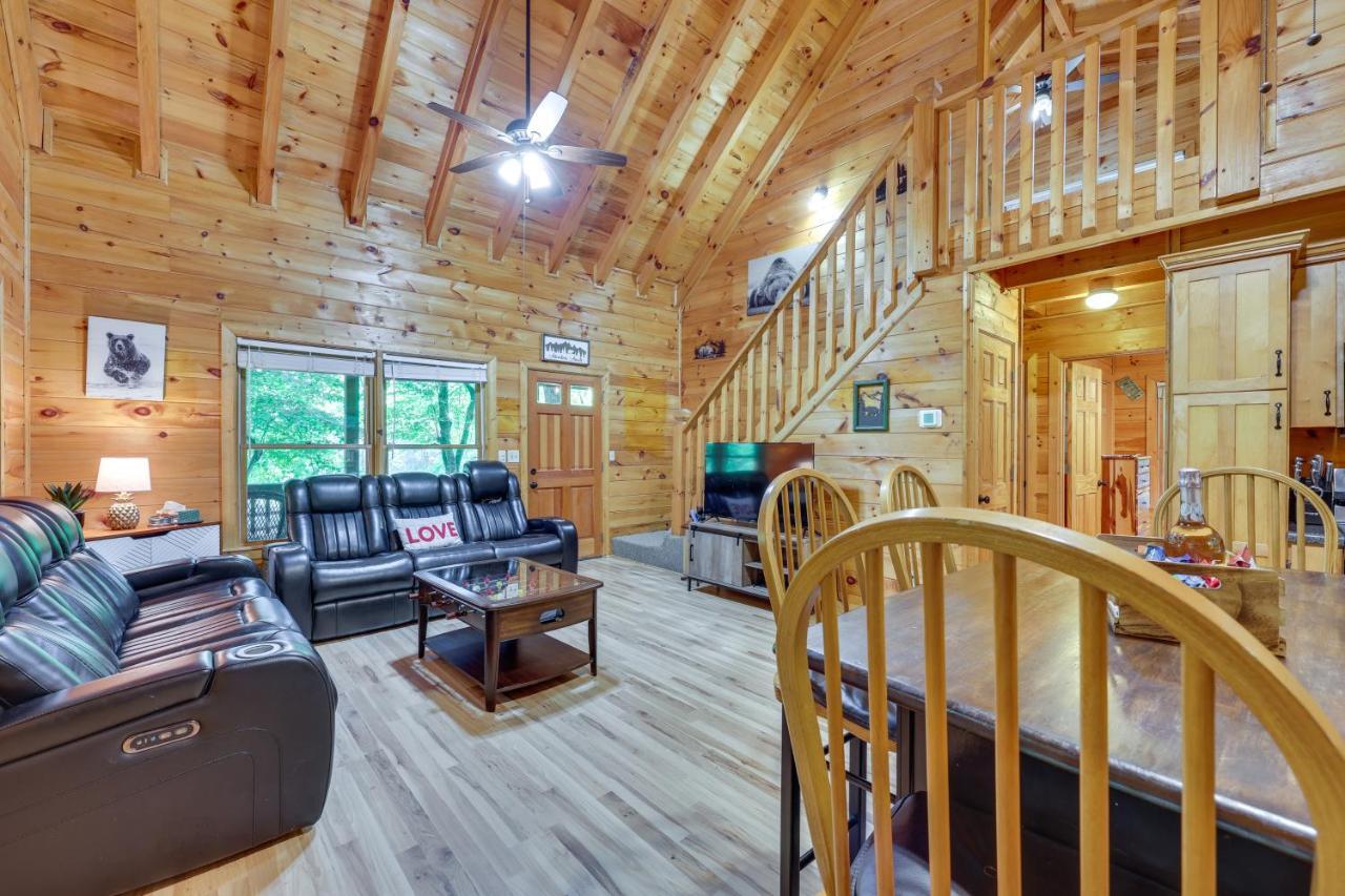 Riverfront Ellijay Cabin With Deck And Pool Access! Exteriör bild