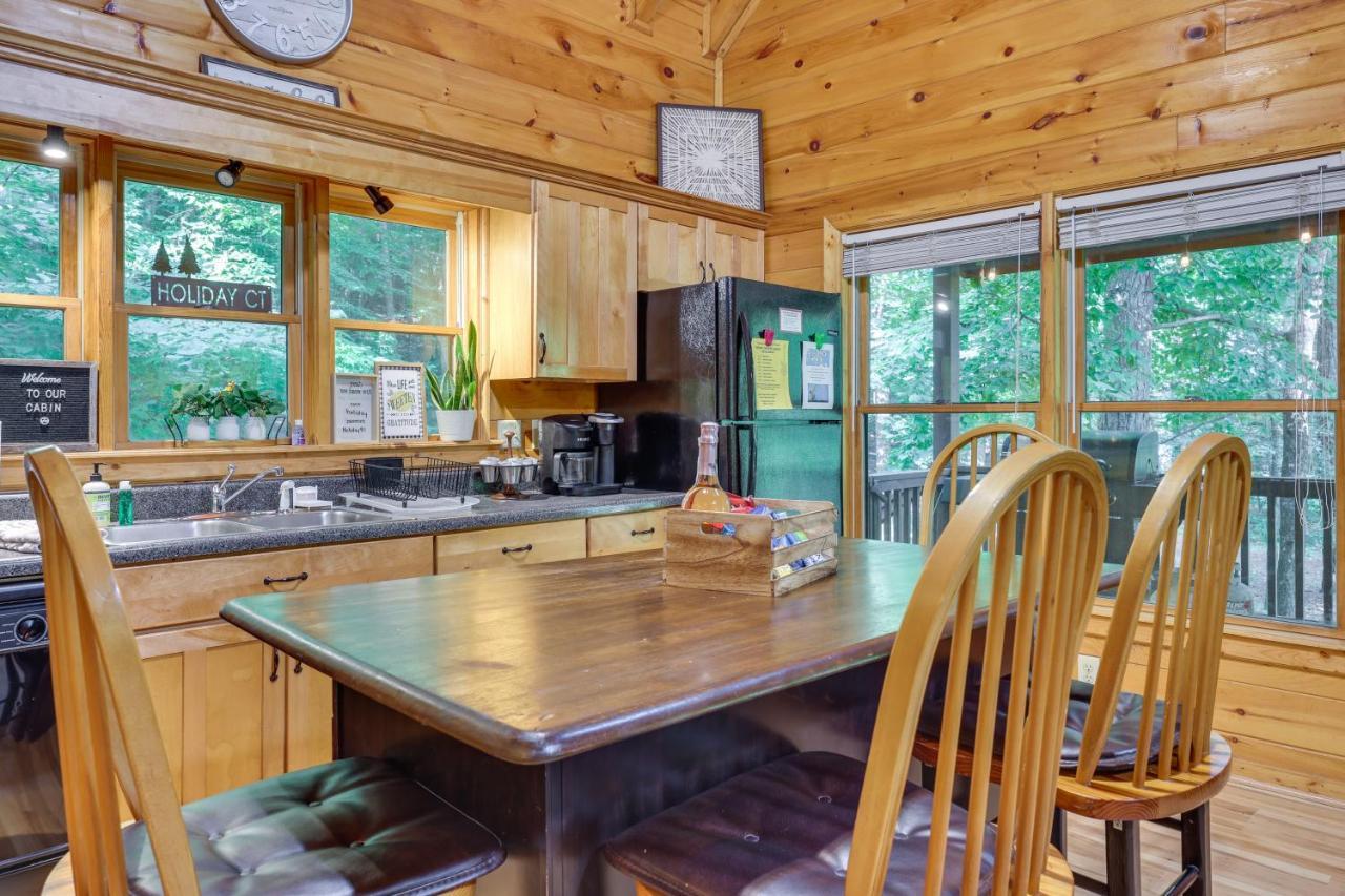 Riverfront Ellijay Cabin With Deck And Pool Access! Exteriör bild