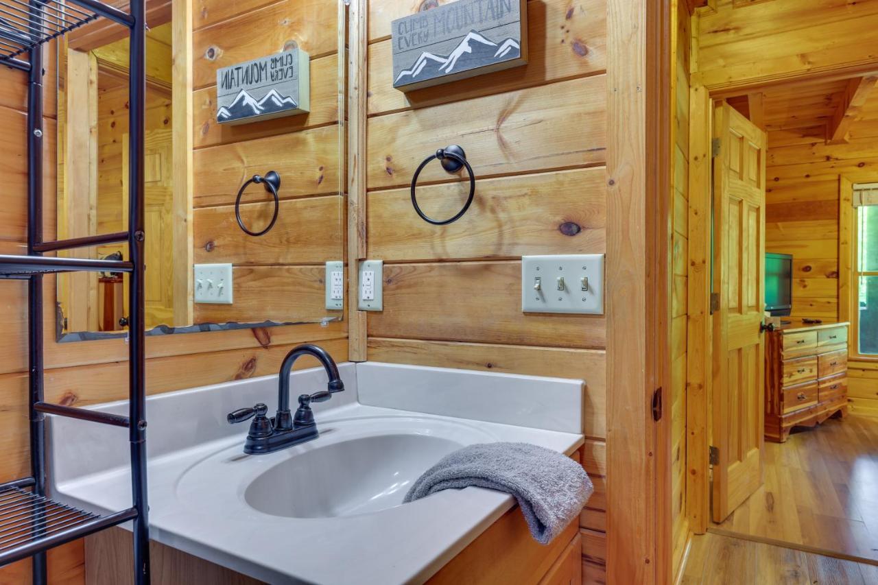 Riverfront Ellijay Cabin With Deck And Pool Access! Exteriör bild