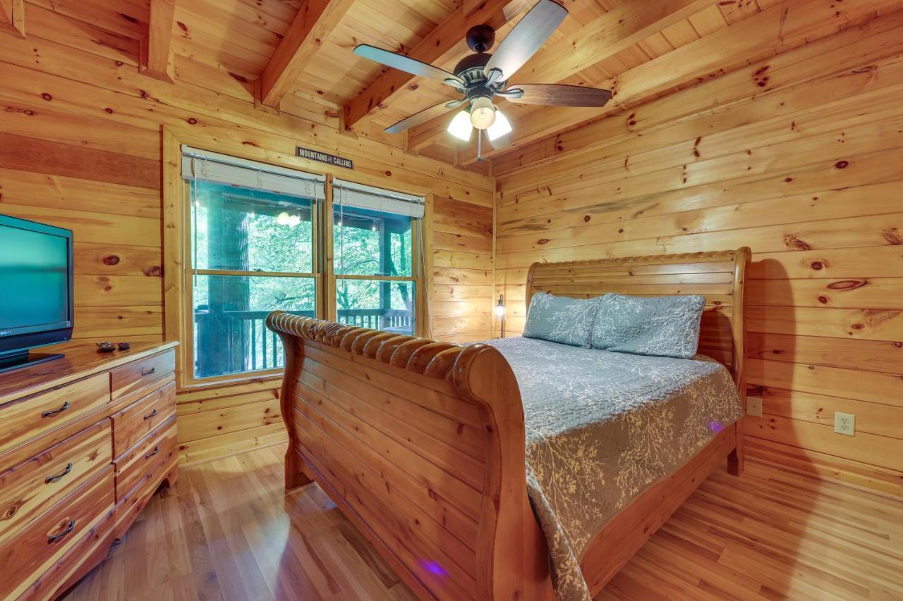 Riverfront Ellijay Cabin With Deck And Pool Access! Exteriör bild