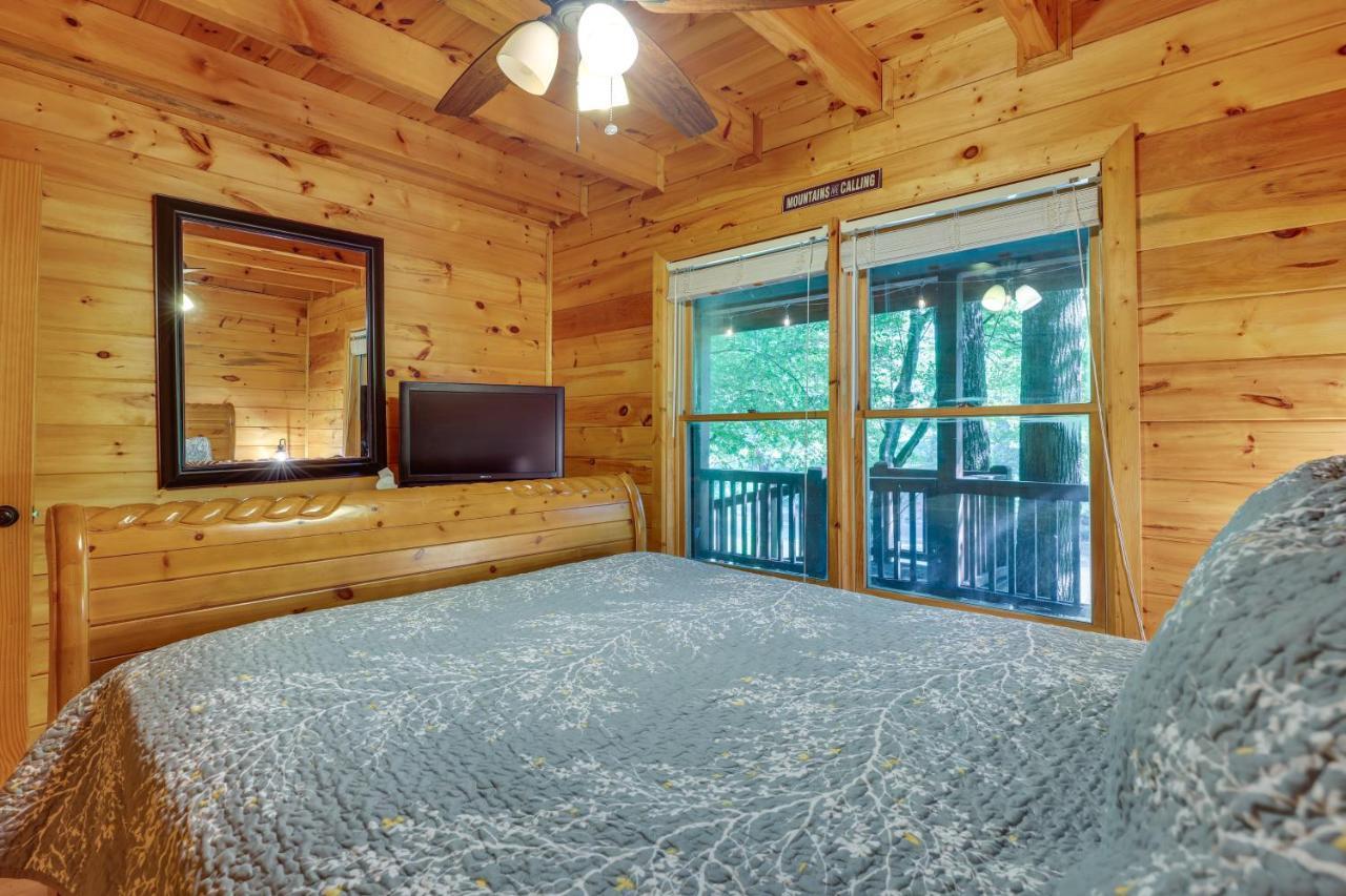 Riverfront Ellijay Cabin With Deck And Pool Access! Exteriör bild
