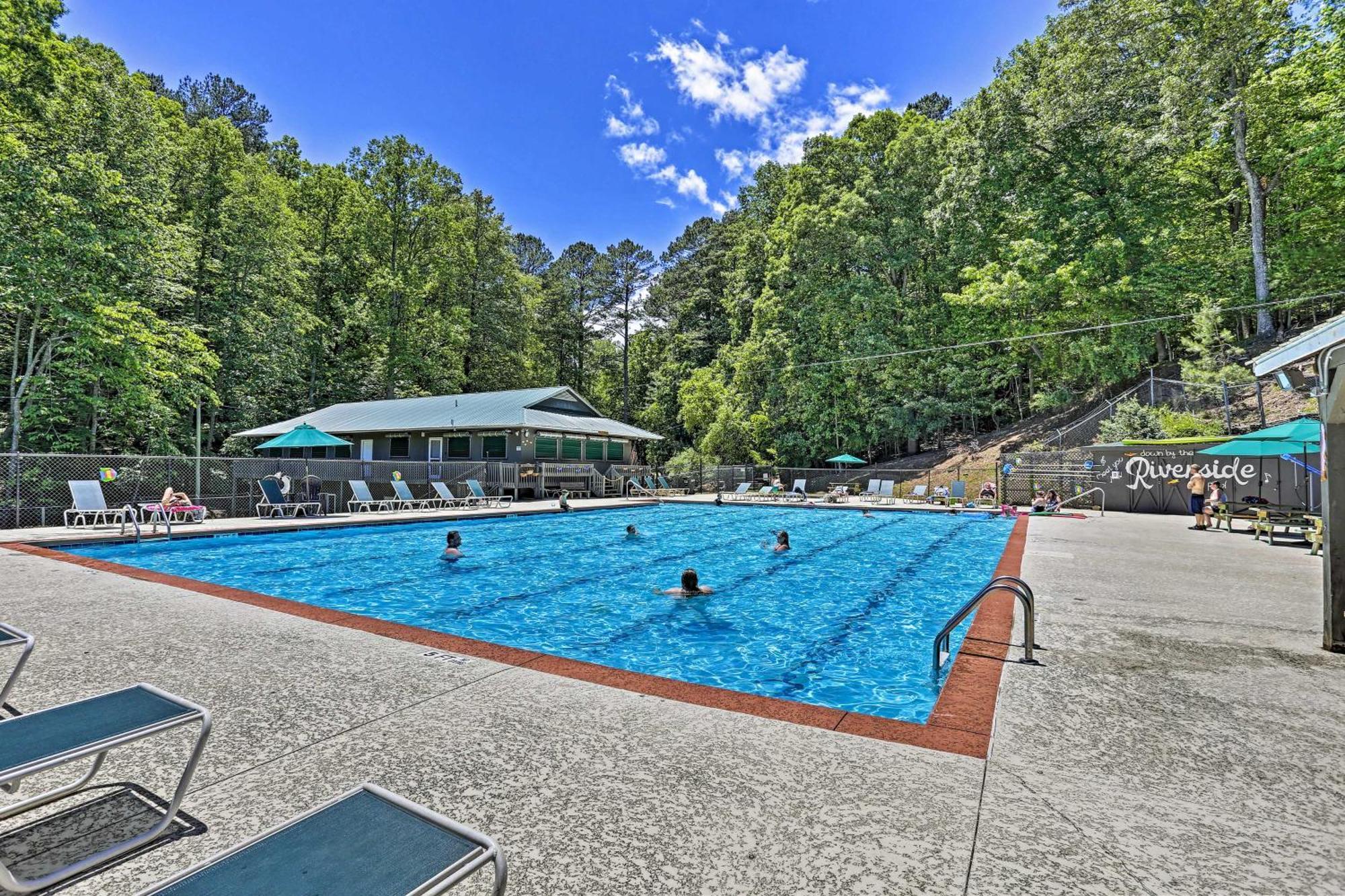 Riverfront Ellijay Cabin With Deck And Pool Access! Exteriör bild