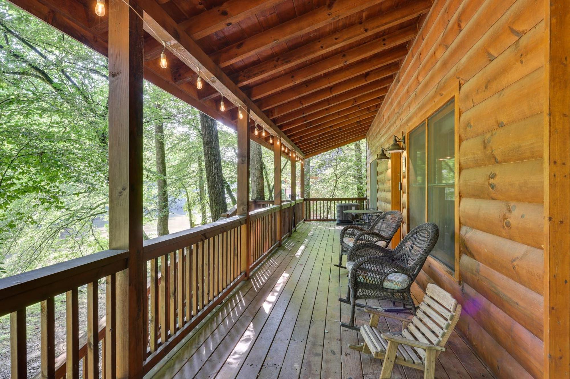 Riverfront Ellijay Cabin With Deck And Pool Access! Exteriör bild