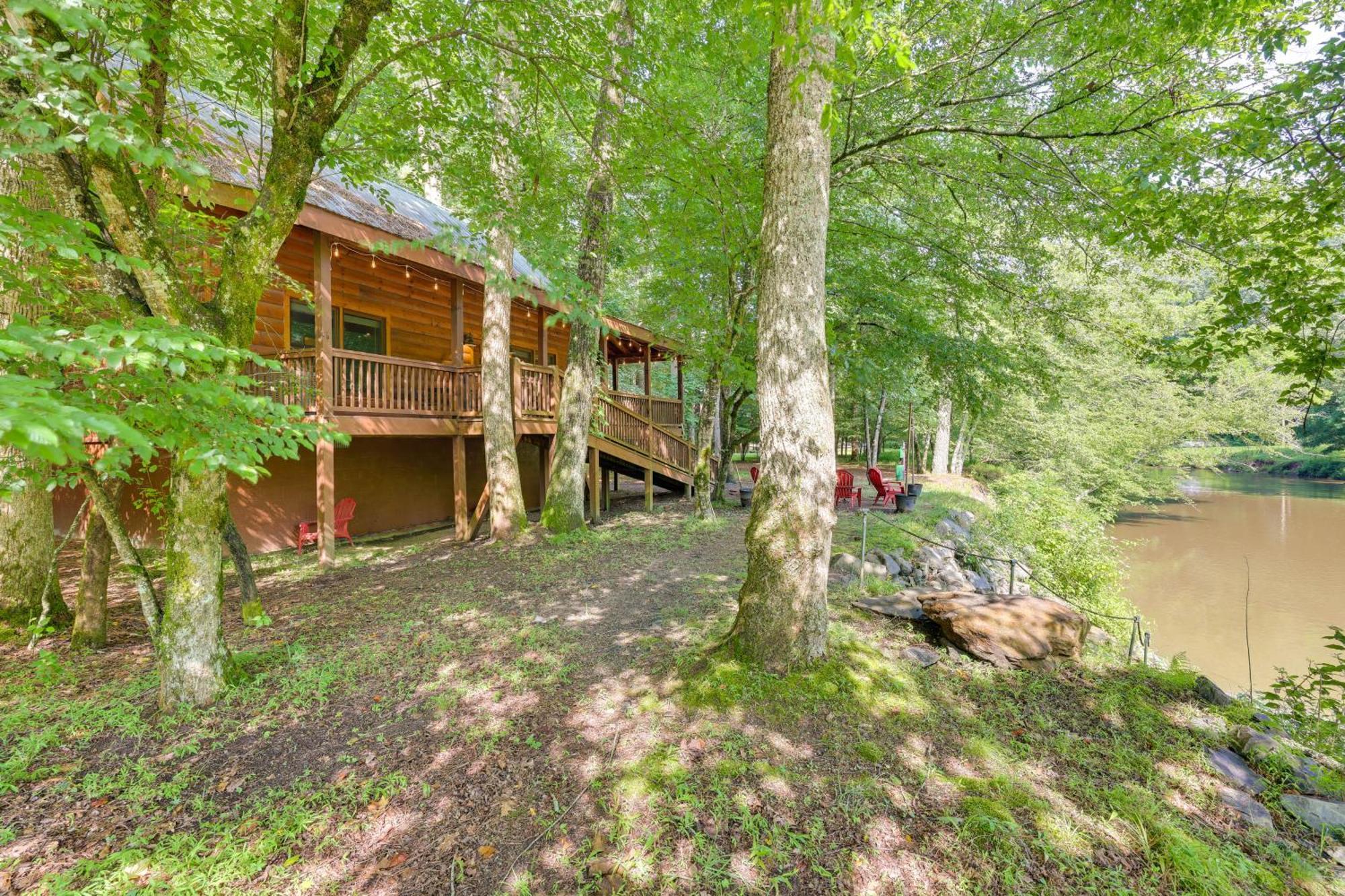 Riverfront Ellijay Cabin With Deck And Pool Access! Exteriör bild
