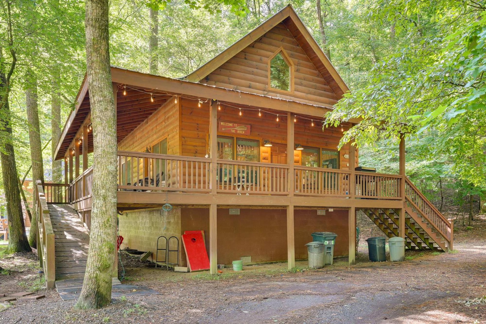 Riverfront Ellijay Cabin With Deck And Pool Access! Exteriör bild