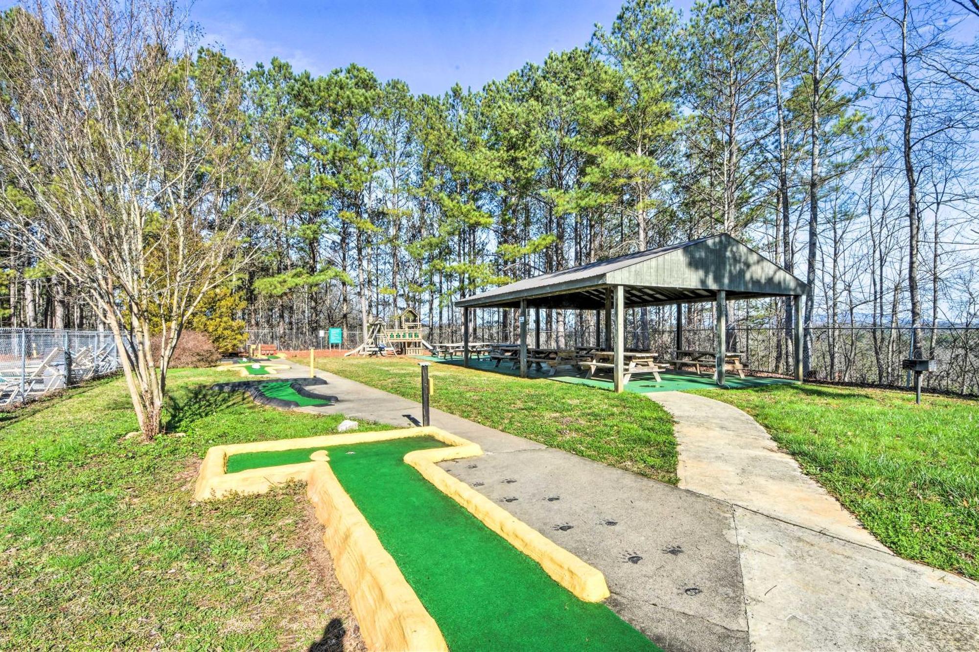 Riverfront Ellijay Cabin With Deck And Pool Access! Exteriör bild