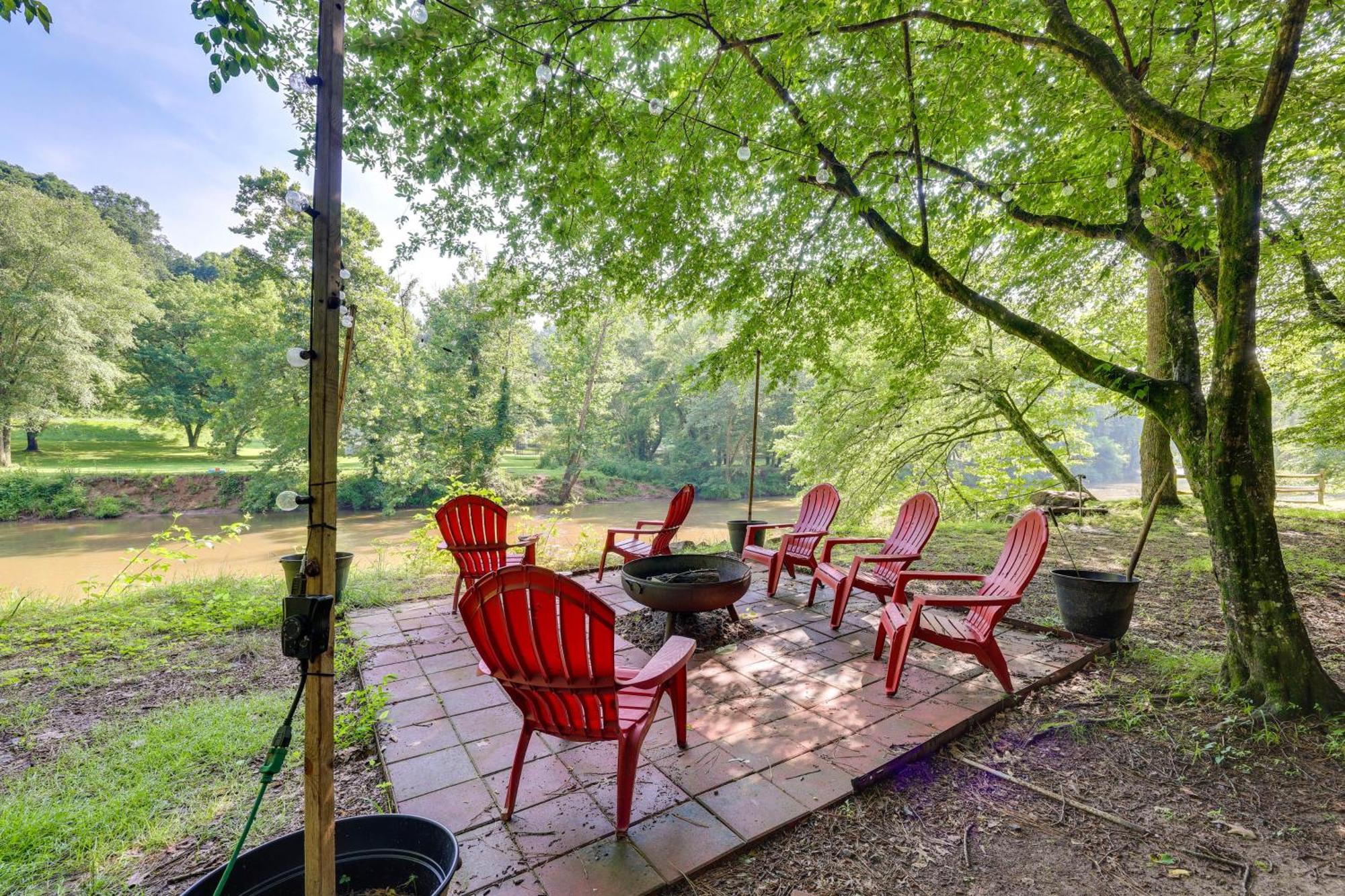 Riverfront Ellijay Cabin With Deck And Pool Access! Exteriör bild